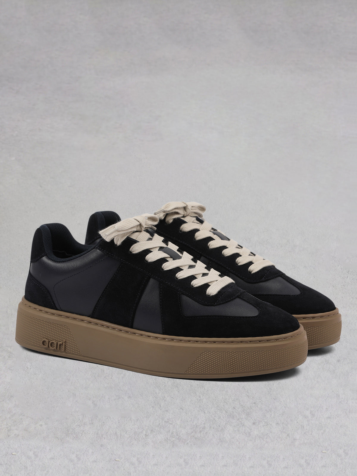 Narrone Court - Midnight/Gum
