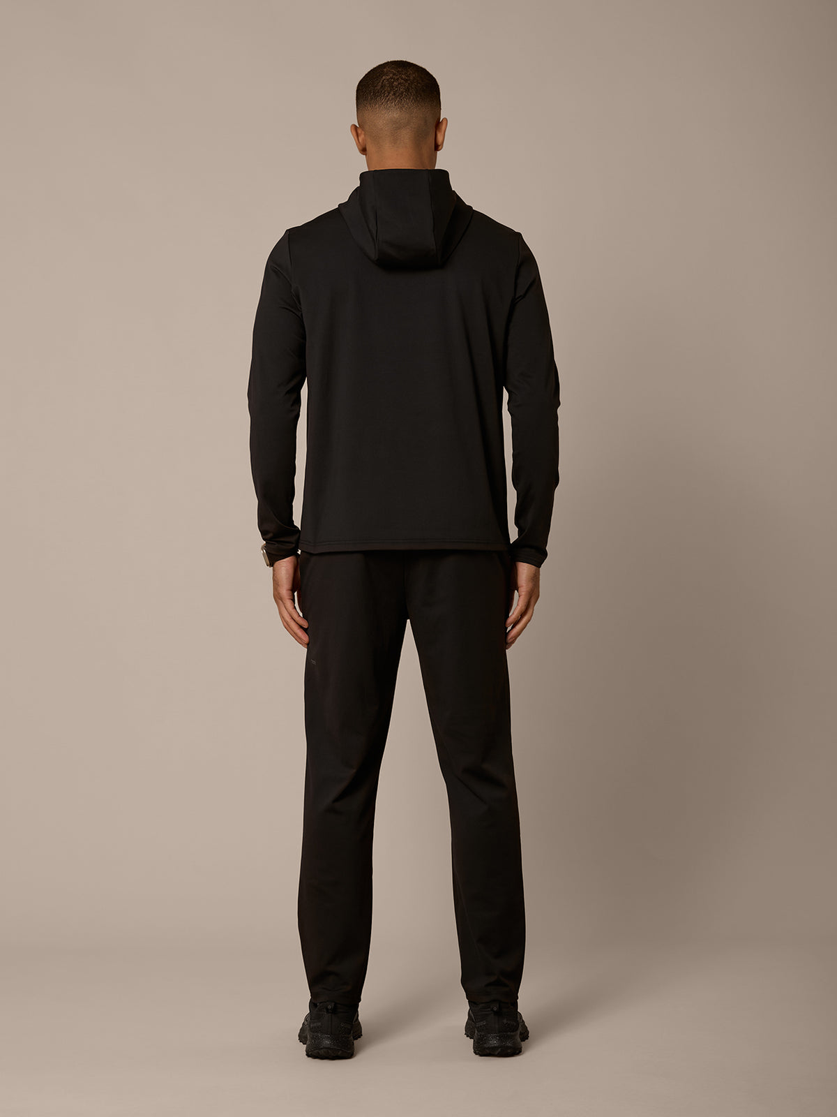 AERO LIGHTWEIGHT HOOD - BLACK