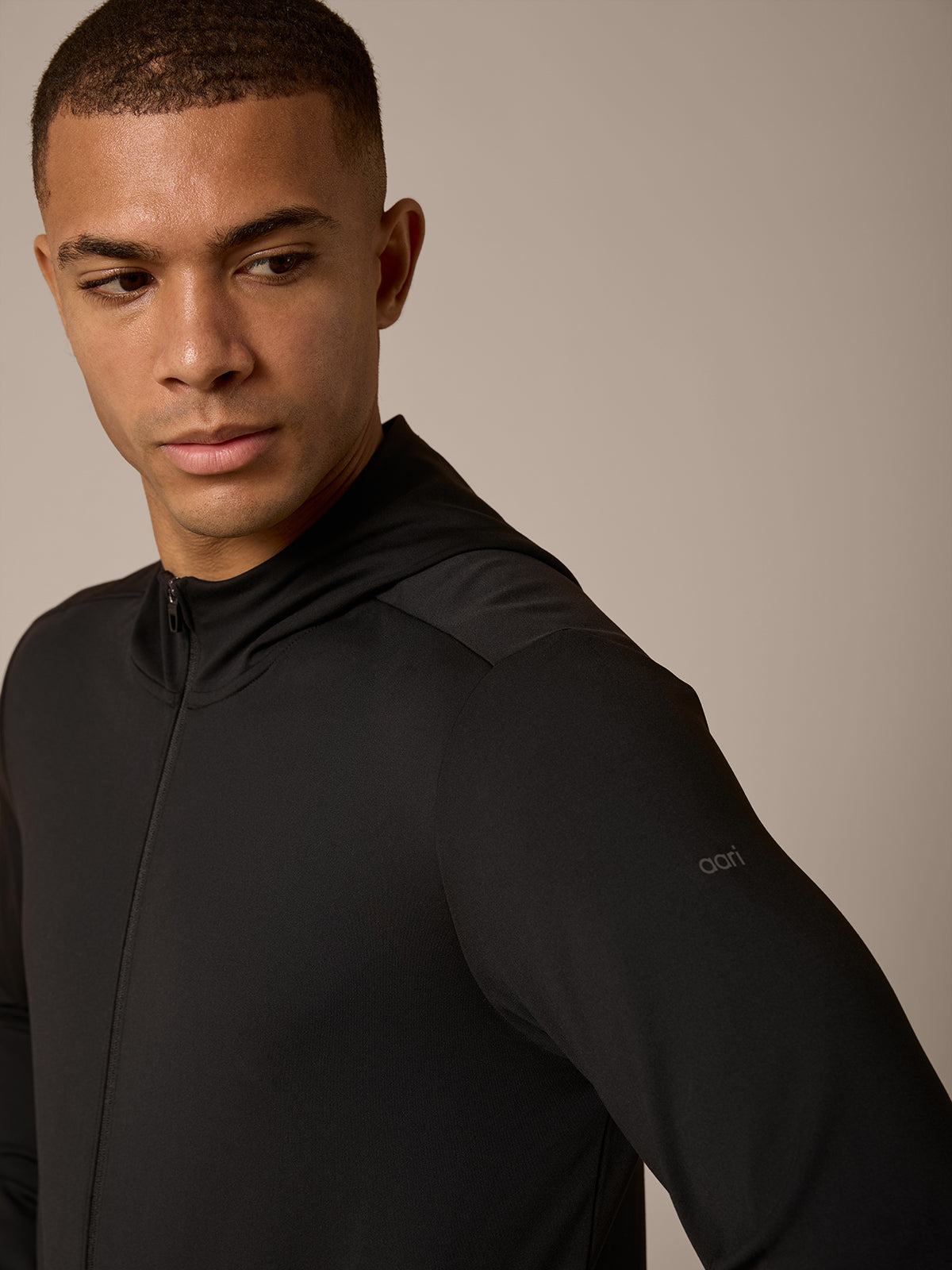 AERO LIGHTWEIGHT FULL ZIP HOOD - BLACK