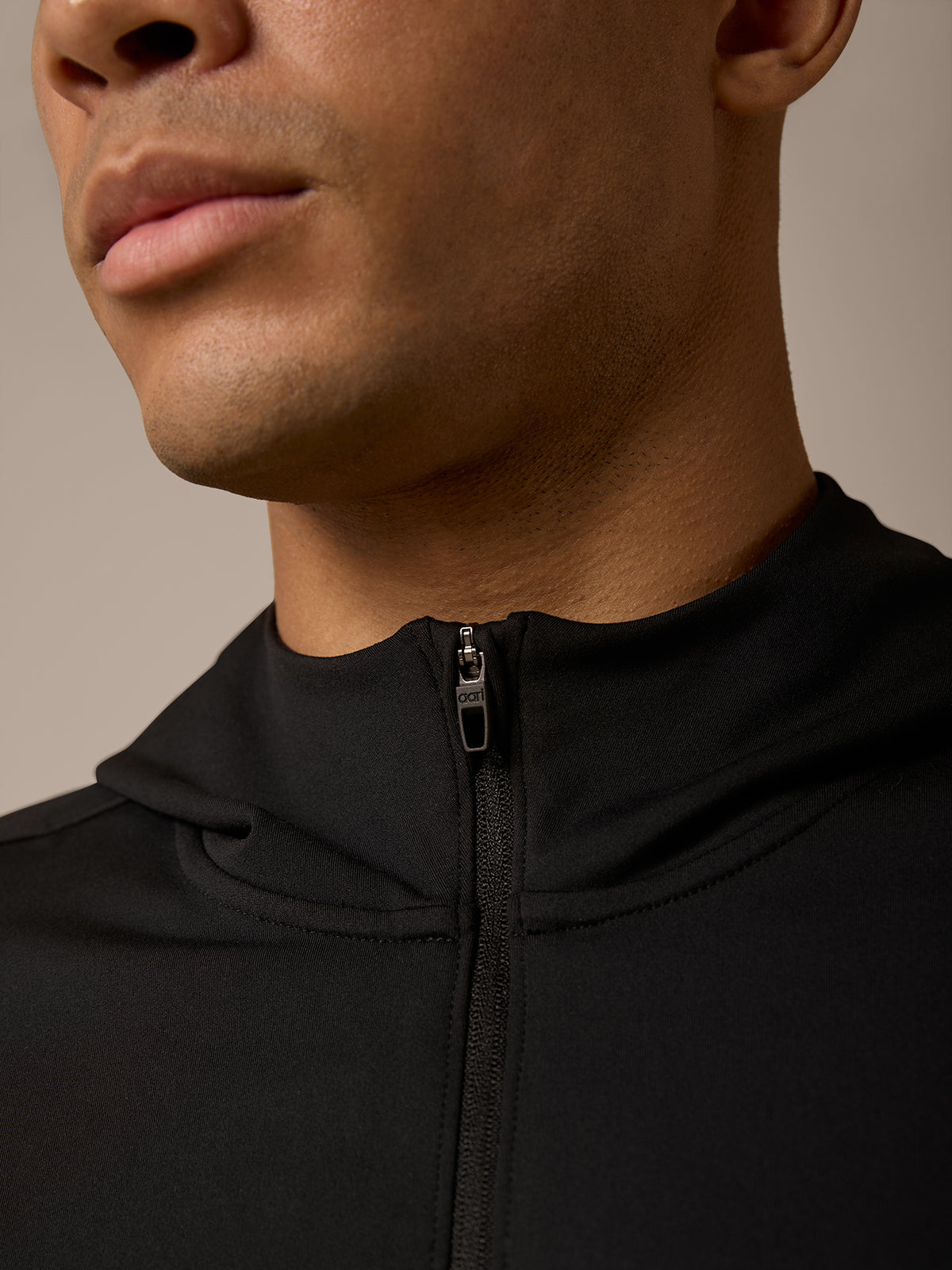AERO LIGHTWEIGHT FULL ZIP HOOD - BLACK