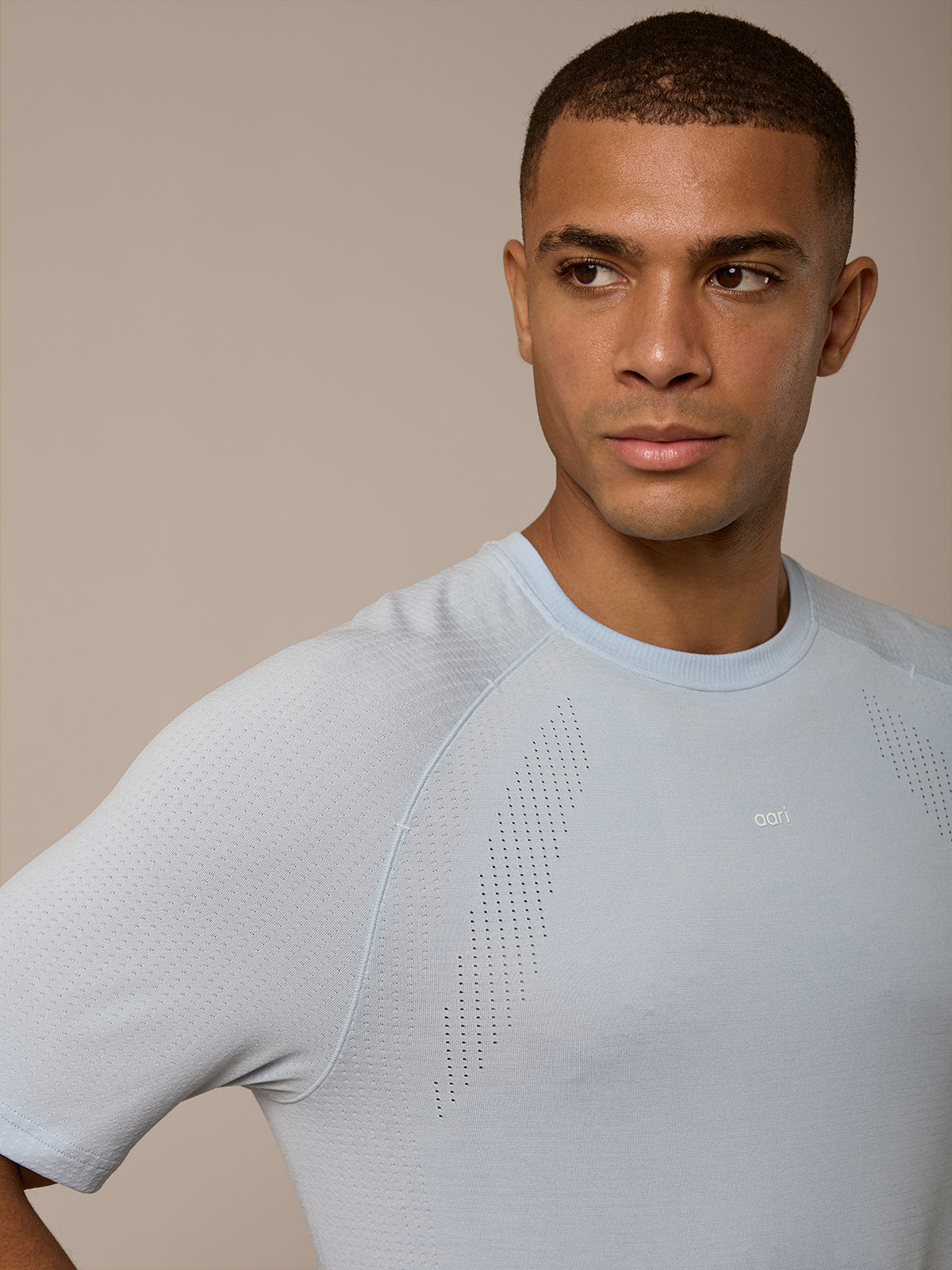 VEIL SEAMLESS TEE - WINTER BREEZE/WHITE