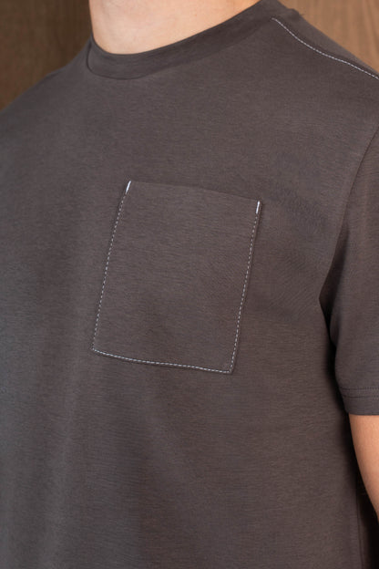 AYON POCKET T-SHIRT  - DARK CHOCOLATE
