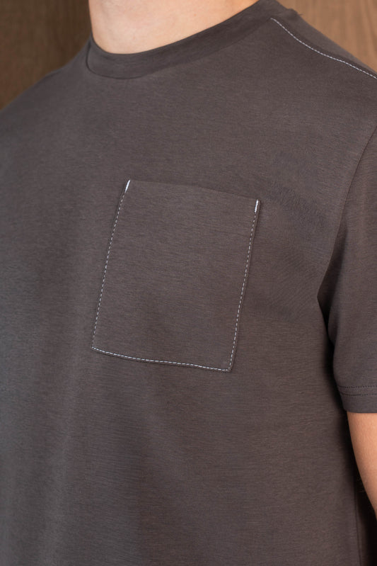 AYON POCKET T-SHIRT  - DARK CHOCOLATE